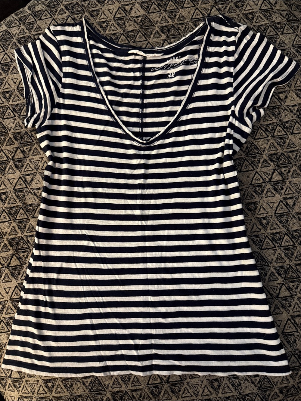 H&M Women's Navy and White Striped Scoop Neck Tee
